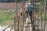 Arbeiter beim Bau der Mauer auf der Rückseite