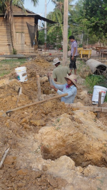Grabungsarbeiten am Fundament der Mauer