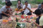 Buddhistisches Ritual auf unserem Grundstück