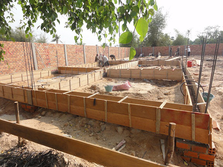 Ausschalungsarbeiten für das Fundament