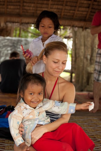 Andrea mit den Kindern