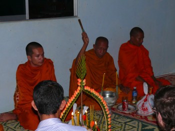 Segnung durch einen der Mönche