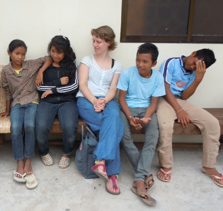 Dani und die Kids beim Warten