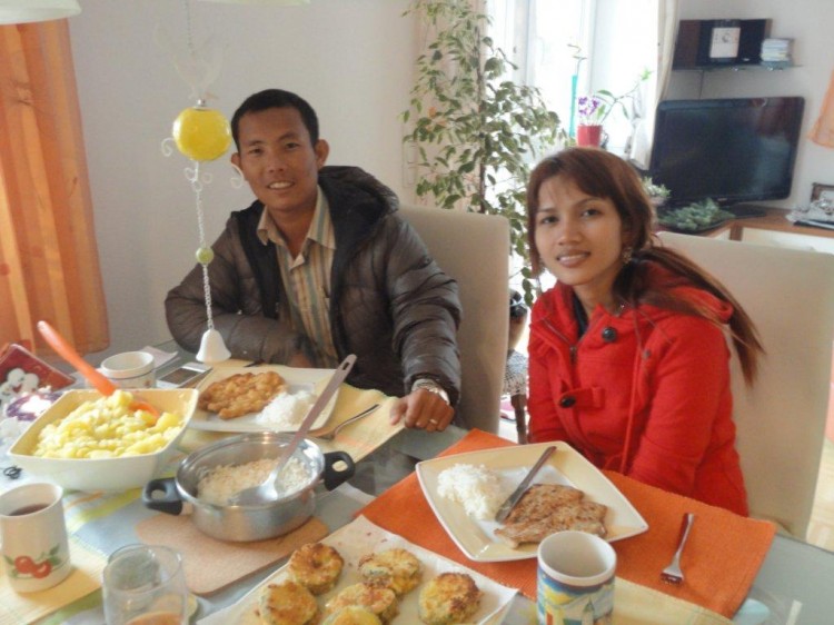 Lecker Schnitzel für Savong und Anit