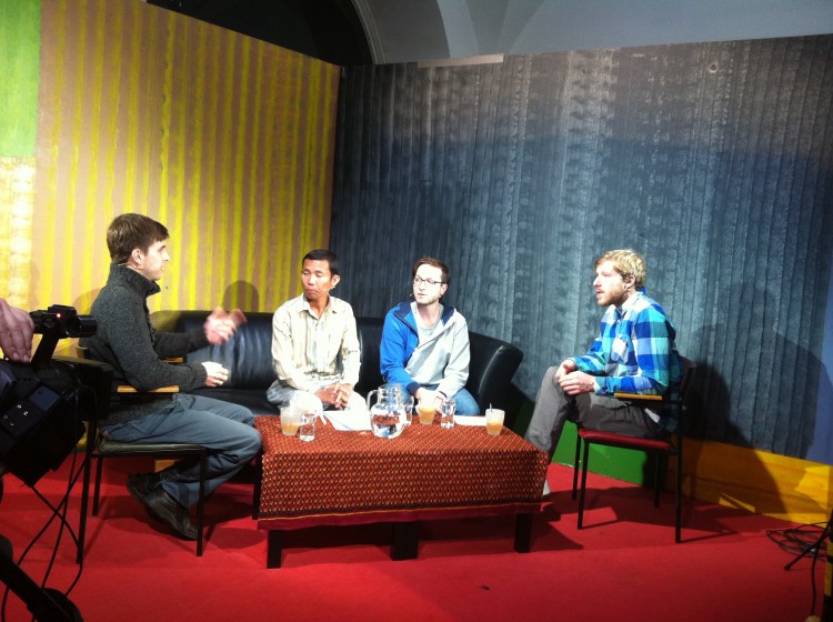 Dominik, Savong, Christoph und Remo im dorfTV-Studio
