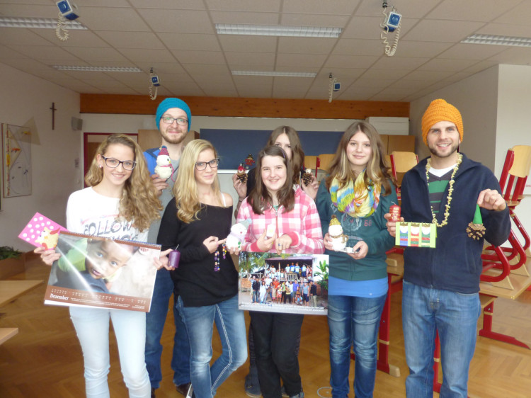 Christoph und Dominik mit den Schülerinnen der HS Groß Gerungs