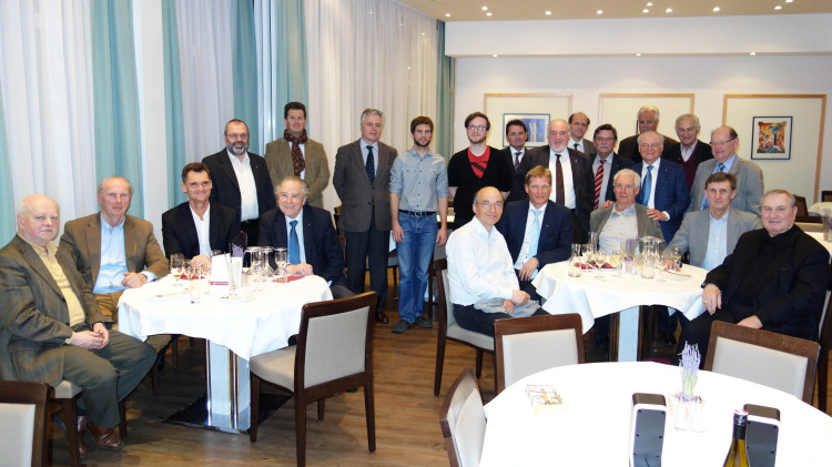 Dominik und Christoph mit den Mitgliedern des Rotary Club St. Pölten
